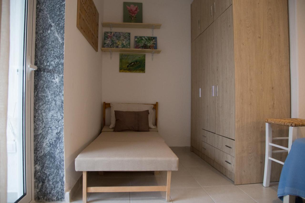 Grey Theros Apartment *